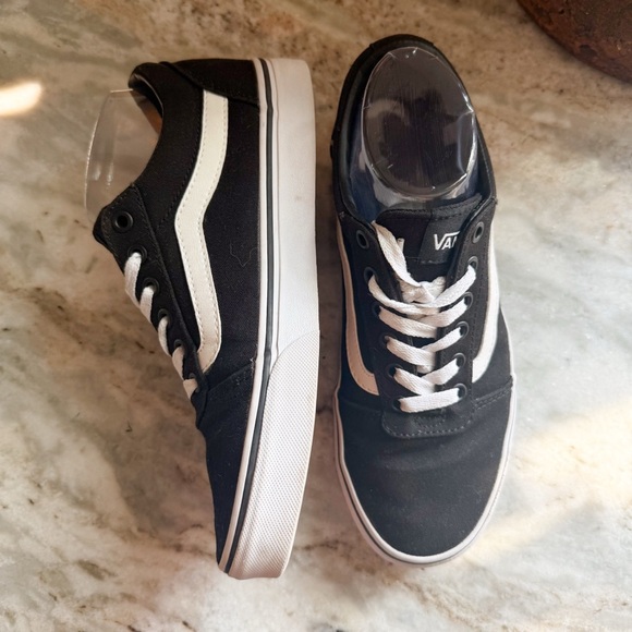 Vans Old Skool Women’s 8.5 Black White Sneakers Classic Low Top Skate Shoes - Picture 3 of 7